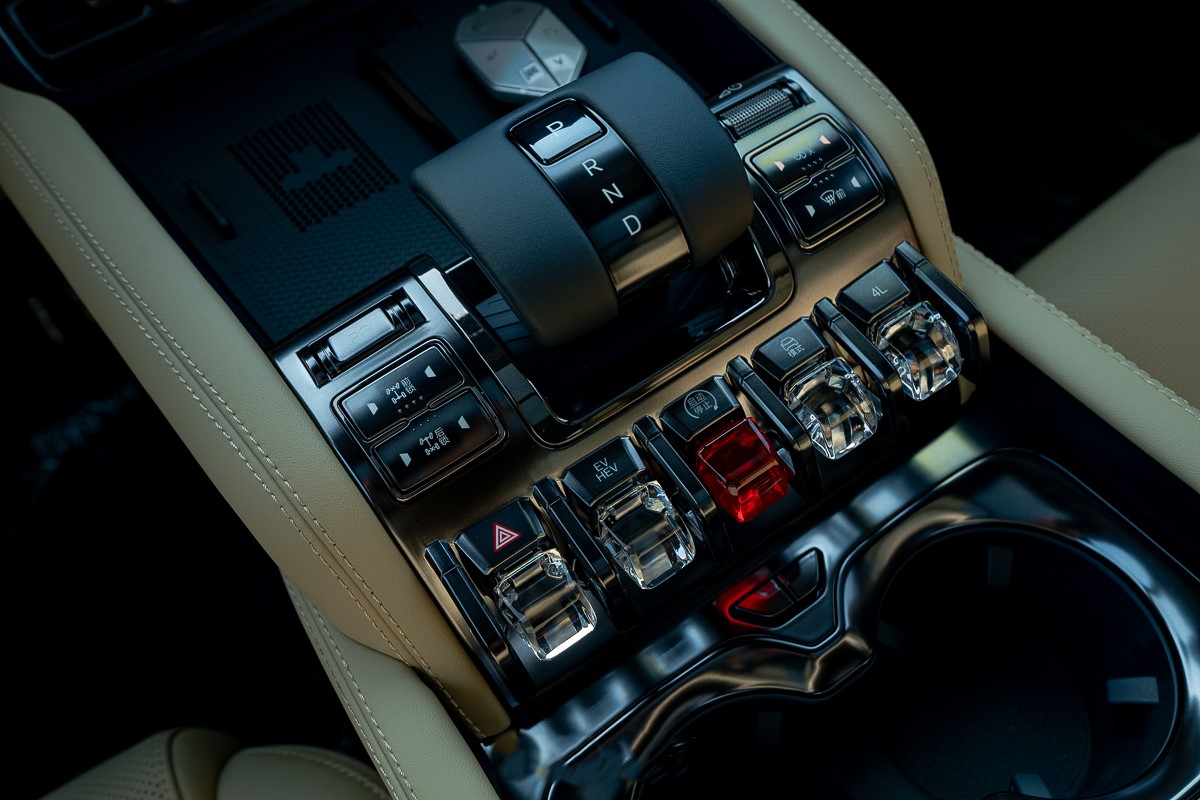 BYD Leopard 5 — control
